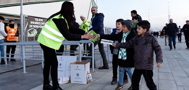 Konyasporlu taraftarlardan binlerce kitap toplandı