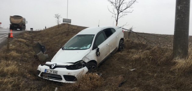 Konya’da kontrolden çıkan otomobil takla attı: 3 yaralı