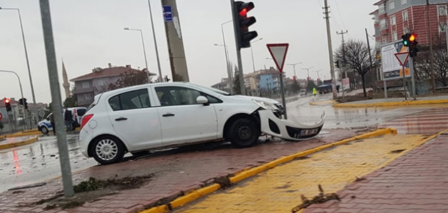 Konya’da tır otomobille çarpıştı: 1 yaralı