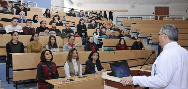 Rektör Şahin, öğrencilere mesleki tecrübelerini anlattı