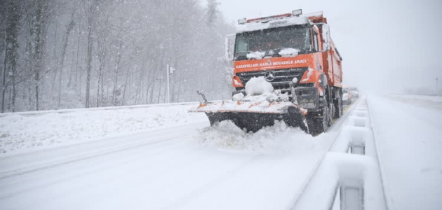 Kayseri ve Sivas’ta kar yağışı ulaşımı aksattı
