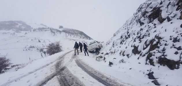 222 köy yolunda kar nedeniyle ulaşım sağlanamıyor