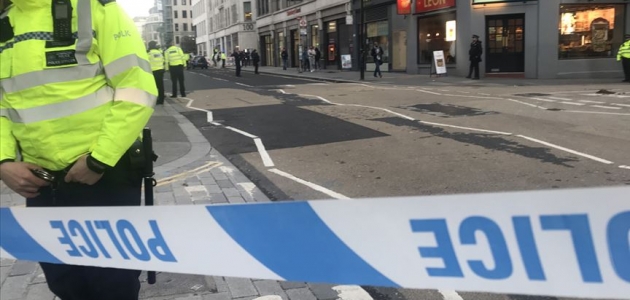 Londra’da terörle bağlantılı olduğu belirtilen olayda polis bir kişiyi vurdu