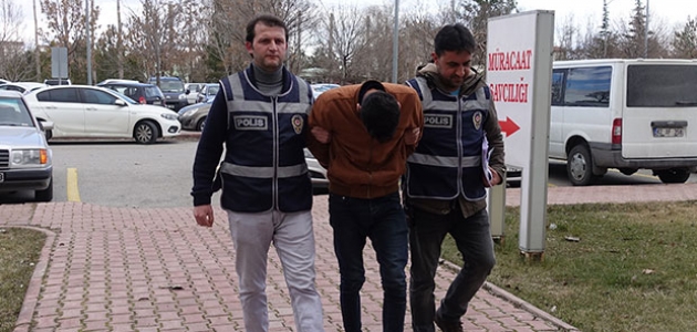 Konya’da kendini polis olarak tanıtan dolandırıcı tutuklandı