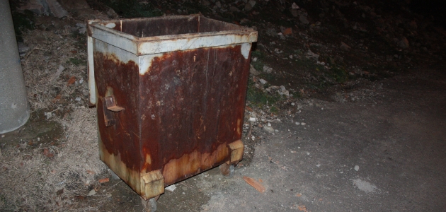 Edirne’de çöp konteynerine bırakılan bebek koruma altına alındı