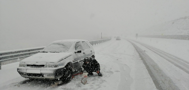 Konya-Antalya yolunda yoğun kar yağışı