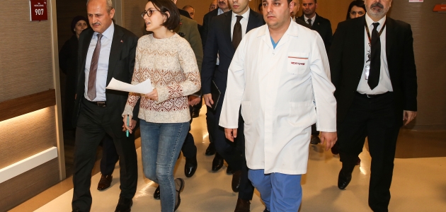 Bakan Turhan uçak kazasında yaralananları hastanede ziyaret etti