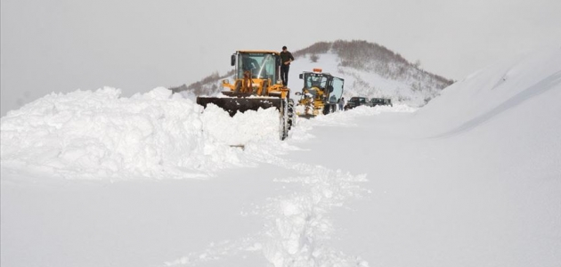 Sivas’ta 464 köy yoluna kar nedeniyle ulaşım sağlanamıyor
