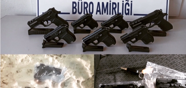 Konya’da dur ihtarına uymayan araçtan atılan 7 ruhsatsız tabanca bulundu