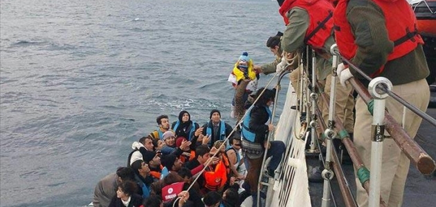 Balıkesir’de 87 düzensiz göçmen ile 2 organizatör yakalandı