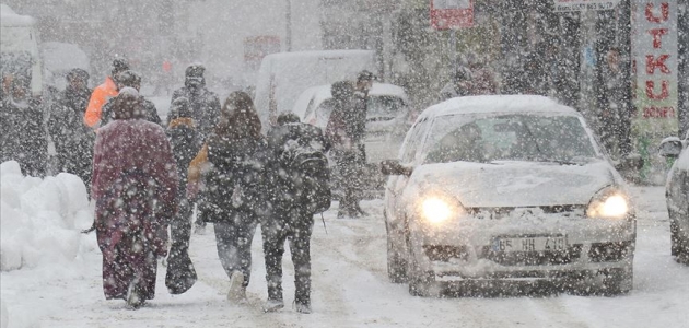 Van’da yoğun kar nedeniyle kriz merkezi kuruldu