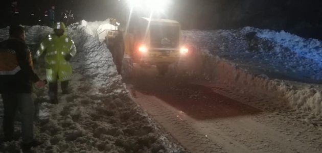 Kayseri-Kahramanmaraş kara yolu çığ düşmesi sonucu ulaşıma kapandı