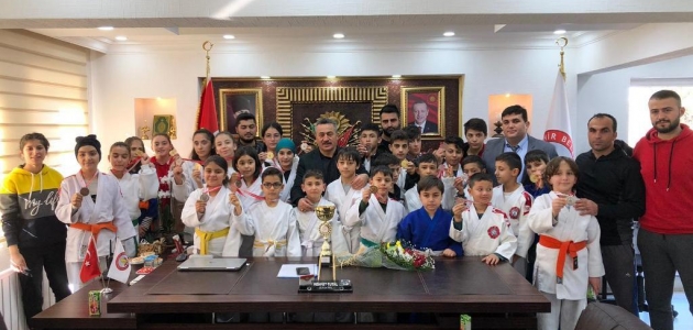 Şampiyon judoculardan Başkan Tutal’a ziyaret