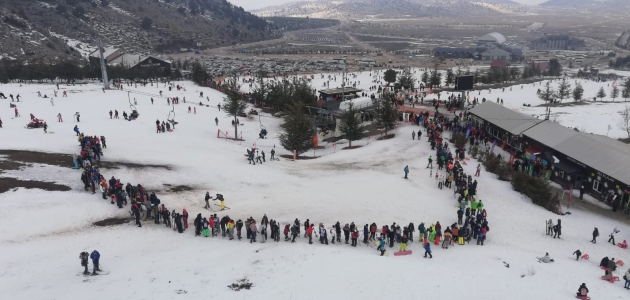Davraz Kayak Merkezi 45 günde 500 bin ziyaretçiyi ağırladı