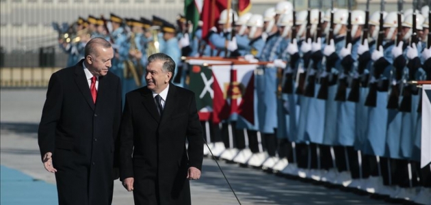 Erdoğan Özbekistan Cumhurbaşkanı Mirziyoyev’i törenle karşıladı