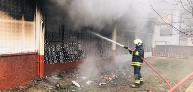 Akşehir’de depo yangını