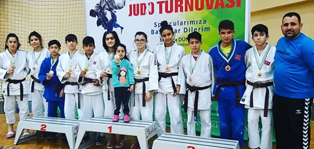 Judo takımı Bursa’da şampiyonluğu göğüsledi