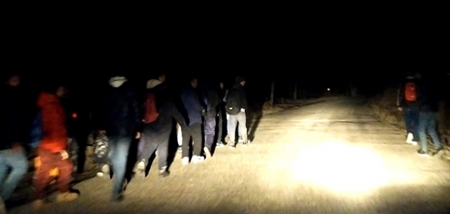 Edirne’de mülteciler Yunanistan sınırına akın ediyor