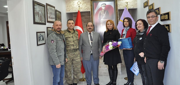 Akşehir'de öğrenciler Mehmetçiklere mektup yazdı