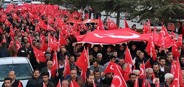 Konya’da binlerce kişi Mehmetçik için yürüdü!