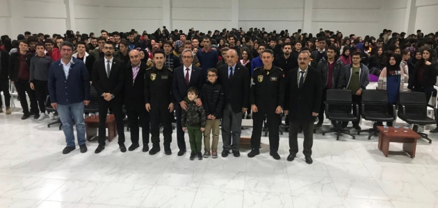 SOLOTÜRK ekibi Konya’daki öğrencilerle bir araya geldi