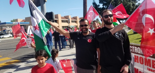 Los Angeles’ta İdlib’deki Türk askerlerine destek gösterisi