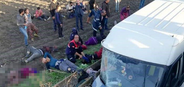 Adana’da tarım işçilerini taşıyan minibüs devrildi