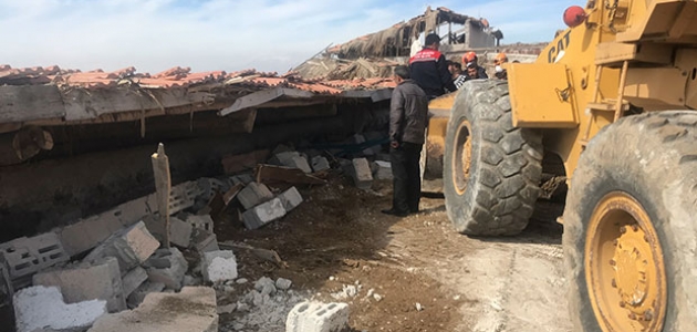 Konya’da çardağın çatısı çöktü, 29 hayvan telef oldu