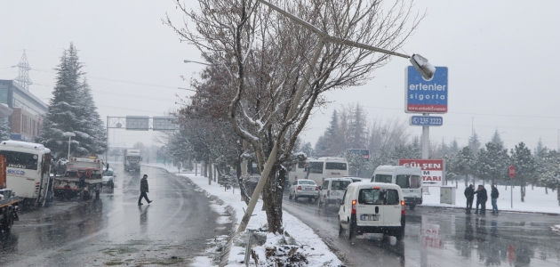 Kayseri’de 6 aracın karıştığı zincirleme trafik kazası: 18 yaralı