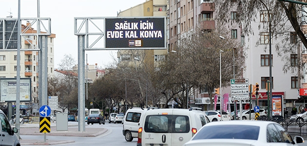 Konya’da trafik ışıkları ve led ekranlarla “Evde kal“ çağrısı