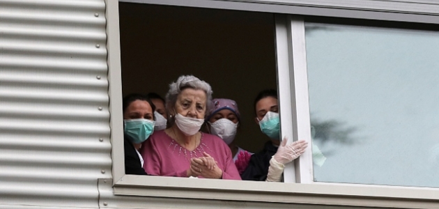 İspanya’da 1 günde 950 kişi koronavirüsten hayatını kaybetti