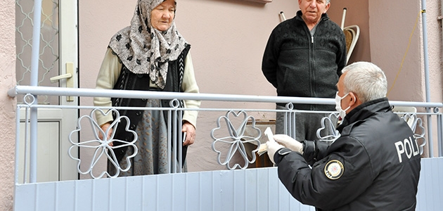 Konya’da 82 yaşındaki Gunsel nineden Milli Dayanışma Kampanyası’na destek