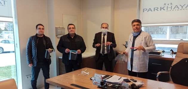 Akşehir’de üretilen siperlikler Devlet Hastanesine teslim edildi