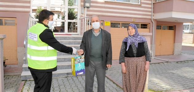 Akşehir Belediyesi’nden şehit ve gazi ailelerine maske desteği