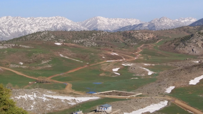 Konya’da bazı vatandaşlar sokağa çıkma kısıtlamasına yayladaki evlerinde uyuyor