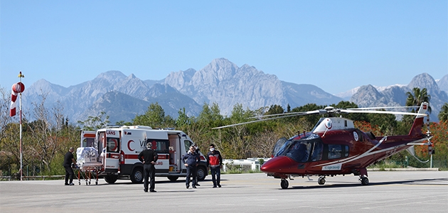 Ambulans helikopter, üç günlük bebek için havalandı