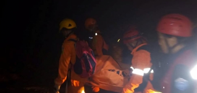 Endonezya’da kaçak altın madeni çöktü: 9 ölü