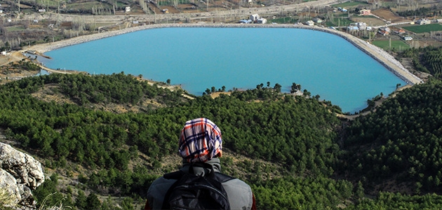 Küpe Dağı’nın Baraj Gölü görenleri büyülüyor