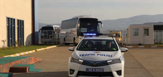 Azerbaycan’dan getirilen 289 kişi Niğde’ye götürüldü