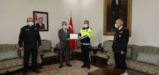 Polis ve jandarma personeline başarı belgesi verildi