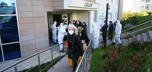 Konya’da karantina süreleri dolan 26 kişi evlerine uğurlandı