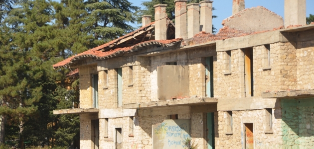 Taş evler projesi Belediye Meclisi’ne takıldı