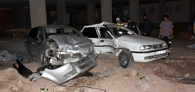 Aksaray’da şüpheli aracı kovalayan polis ekibi kaza yaptı
