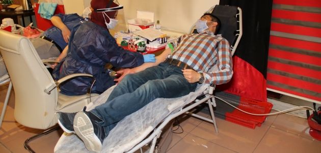 Başkan Akkaya ve belediye personeli kan bağışı yaptı