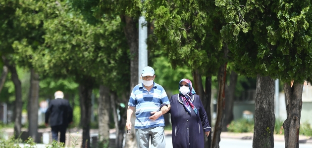 Konya’da 65 yaş üstü yeniden sokağa çıktı