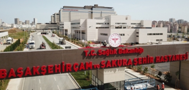 Başakşehir Çam ve Sakura Şehir Hastanesinin tabelası asıldı
