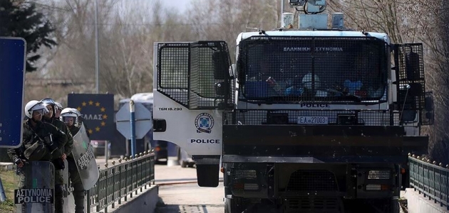 Yunan polisi, Kovid-19 salgınından faydalanarak sığınmacıları zorla Türkiye’ye gönderiyor