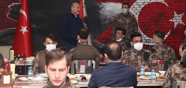 Bakan Soylu’dan Yüksekova’da asker ve polislere bayram ziyareti