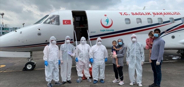 Koronavirüse yakalanan Türk vatandaşı kadın ve ailesi yurda getirildi