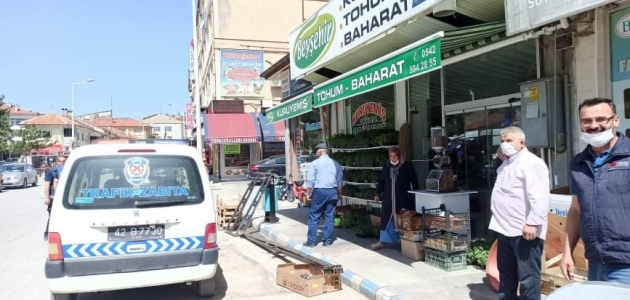 Beyşehir’de zabıtadan kaldırımları işgal eden esnaflara ceza